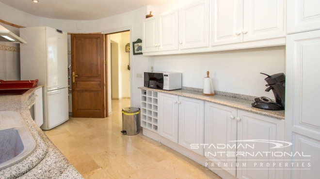 Beautiful Villa on a Flat Plot with a Nice Garden