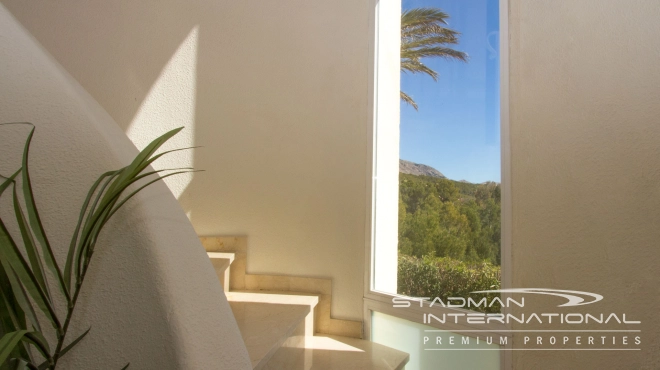 Beautiful Villa on a Flat Plot with a Nice Garden