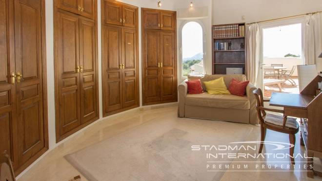 Beautiful Villa on a Flat Plot with a Nice Garden