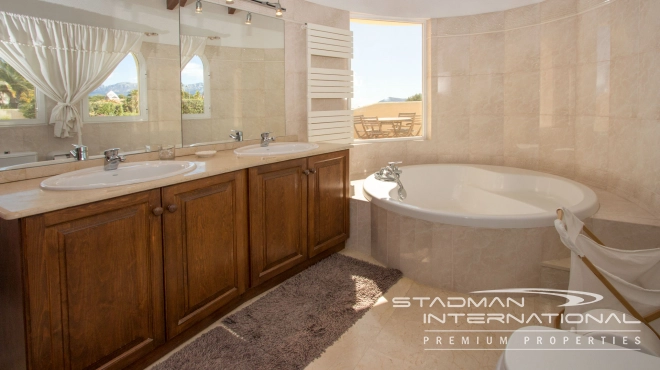 Beautiful Villa on a Flat Plot with a Nice Garden