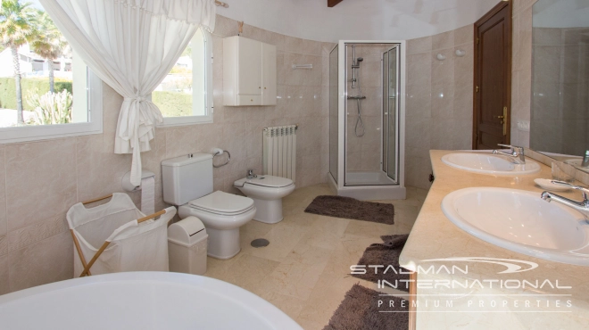 Beautiful Villa on a Flat Plot with a Nice Garden