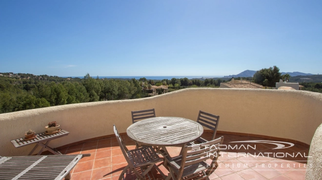 Beautiful Villa on a Flat Plot with a Nice Garden