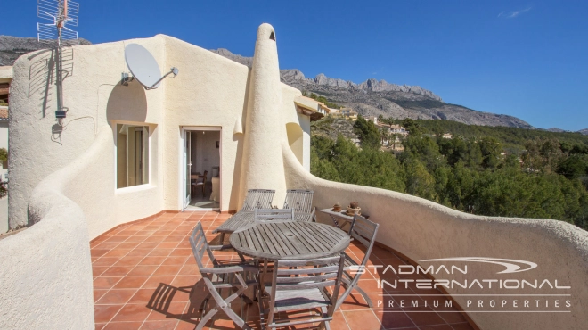 Beautiful Villa on a Flat Plot with a Nice Garden