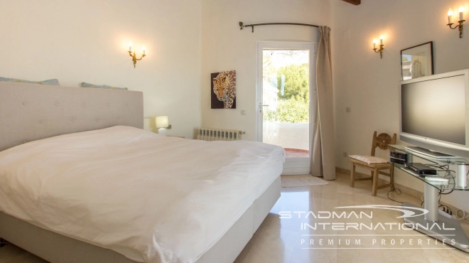 Beautiful Villa on a Flat Plot with a Nice Garden