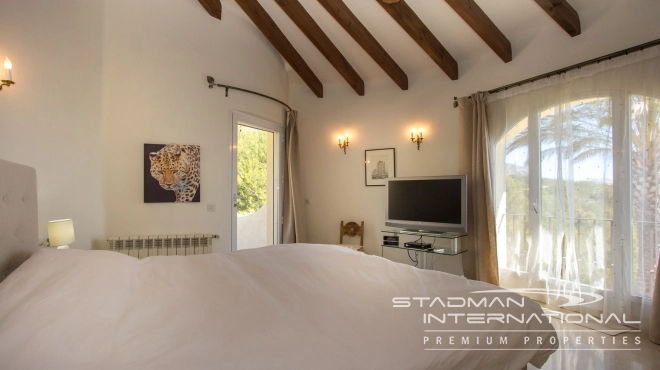 Beautiful Villa on a Flat Plot with a Nice Garden