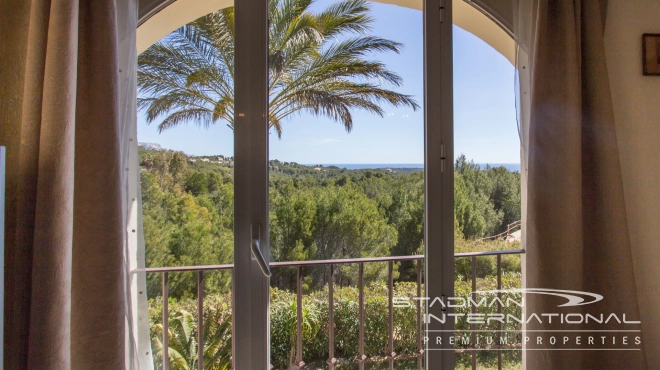 Beautiful Villa on a Flat Plot with a Nice Garden