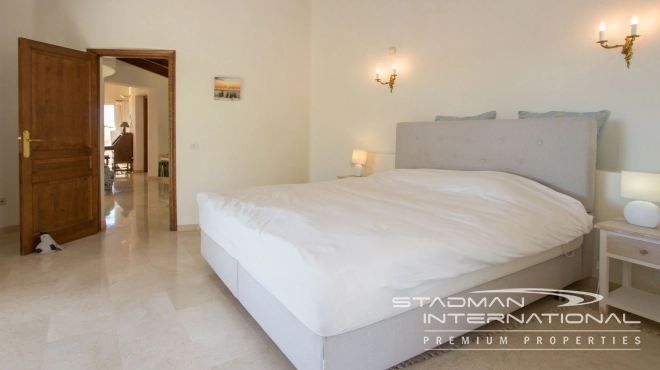 Beautiful Villa on a Flat Plot with a Nice Garden