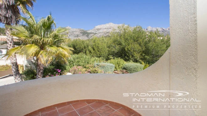 Beautiful Villa on a Flat Plot with a Nice Garden