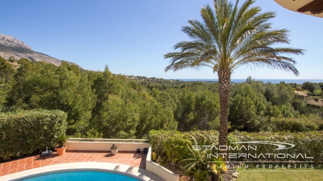 Beautiful Villa on a Flat Plot with a Nice Garden