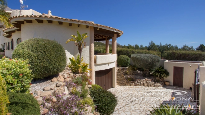 Beautiful Villa on a Flat Plot with a Nice Garden