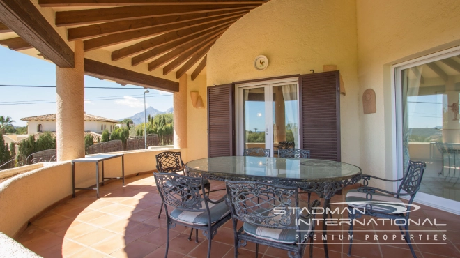 Beautiful Villa on a Flat Plot with a Nice Garden