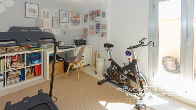 Romslig dupleks-topleilighet med fantastisk utsikt i Mascarat