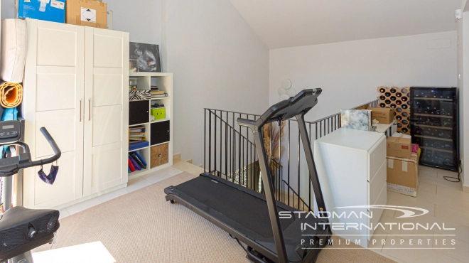 Romslig dupleks-topleilighet med fantastisk utsikt i Mascarat