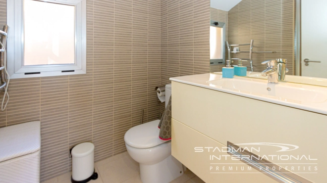 Romslig dupleks-topleilighet med fantastisk utsikt i Mascarat