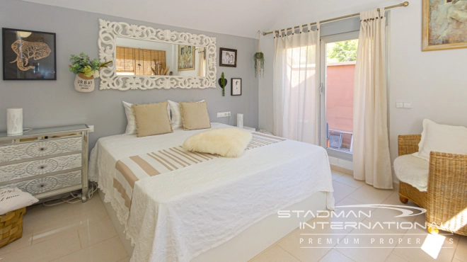 Romslig dupleks-topleilighet med fantastisk utsikt i Mascarat