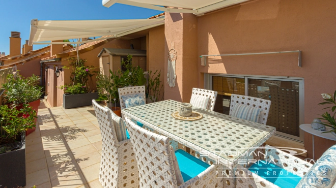 Romslig dupleks-topleilighet med fantastisk utsikt i Mascarat