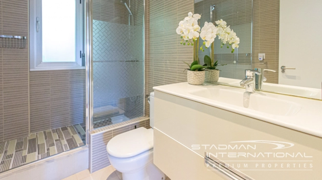 Romslig dupleks-topleilighet med fantastisk utsikt i Mascarat