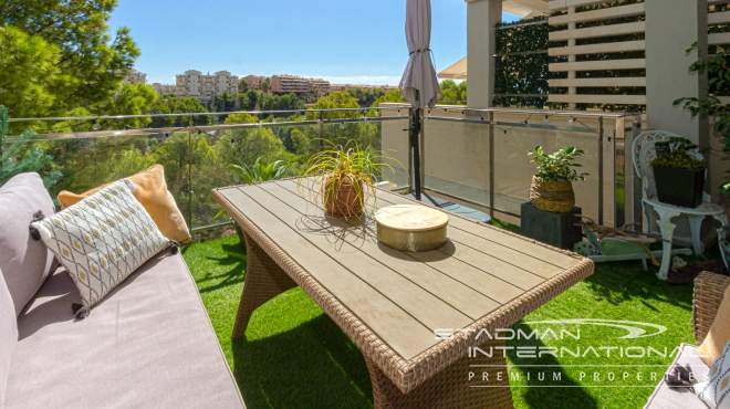 Romslig dupleks-topleilighet med fantastisk utsikt i Mascarat