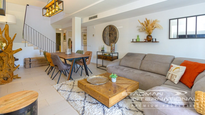 Romslig dupleks-topleilighet med fantastisk utsikt i Mascarat