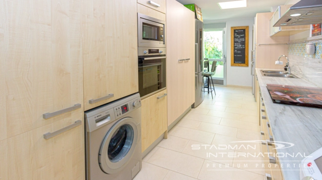 Romslig dupleks-topleilighet med fantastisk utsikt i Mascarat