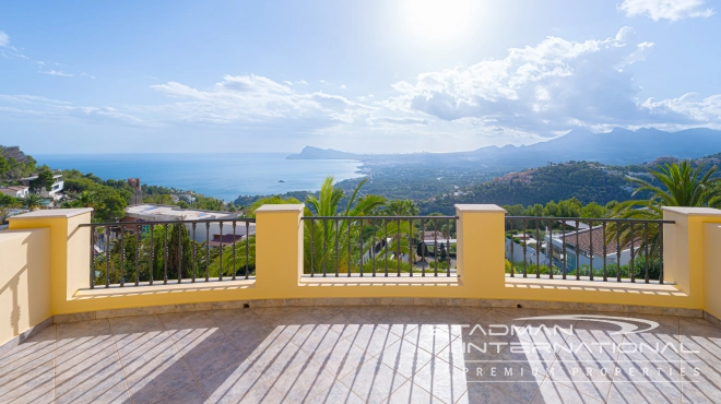 Elegant Villa in Altea Hills with Stunning Sea Views