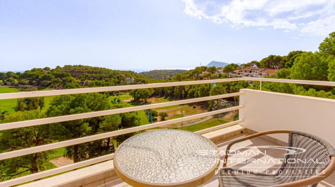 Romslig Tomannsbolig på Altea Golfbane