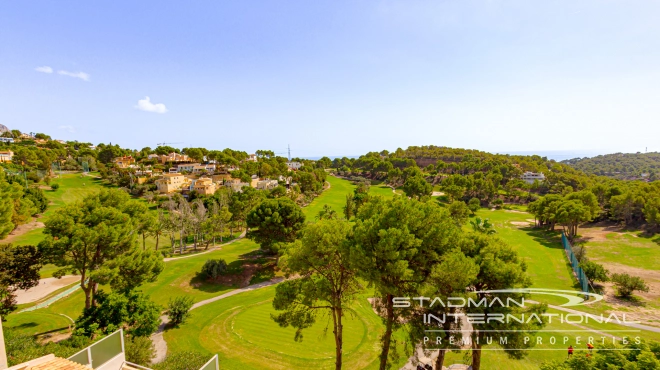 Romslig Tomannsbolig på Altea Golfbane