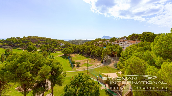 Romslig Tomannsbolig på Altea Golfbane