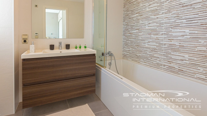 Romslig Tomannsbolig på Altea Golfbane