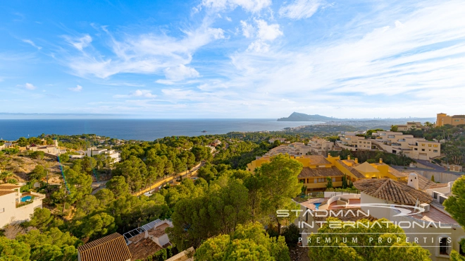 Spacious Family Villa with Guest Apartment and Stunning Sea View