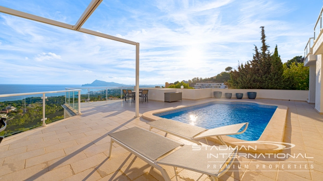 Spacious Family Villa with Guest Apartment and Stunning Sea View