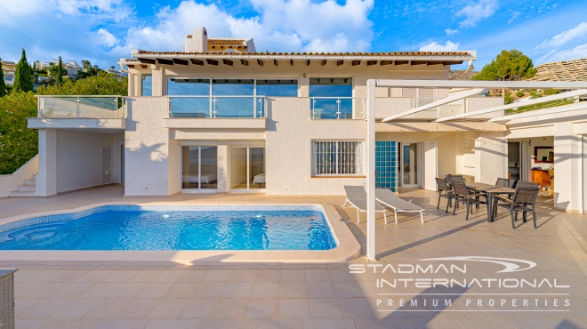 Spacious Family Villa with Guest Apartment and Stunning Sea View