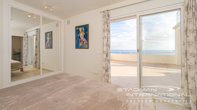 Spacious Family Villa with Guest Apartment and Stunning Sea View