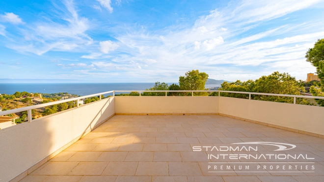 Spacious Family Villa with Guest Apartment and Stunning Sea View