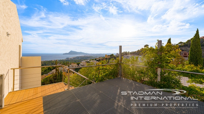 Spacious Family Villa with Guest Apartment and Stunning Sea View