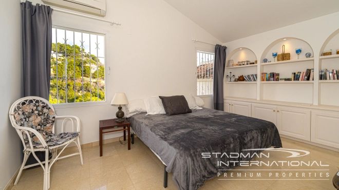 Spacious Family Villa with Guest Apartment and Stunning Sea View