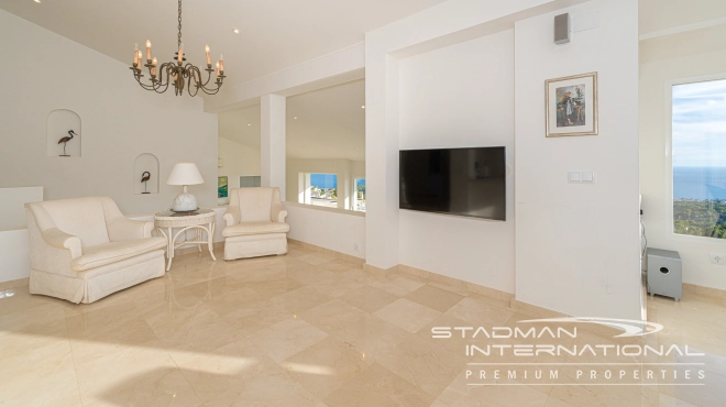 Spacious Family Villa with Guest Apartment and Stunning Sea View