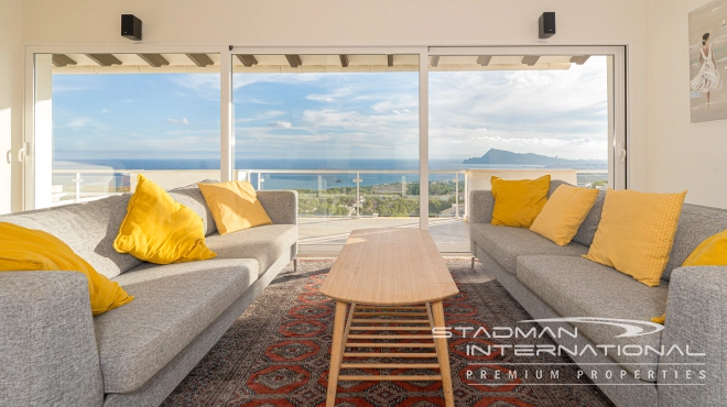 Spacious Family Villa with Guest Apartment and Stunning Sea View