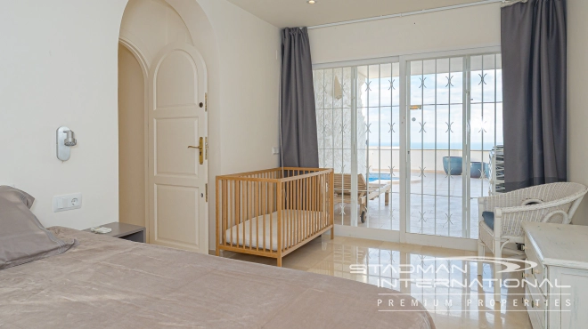 Spacious Family Villa with Guest Apartment and Stunning Sea View