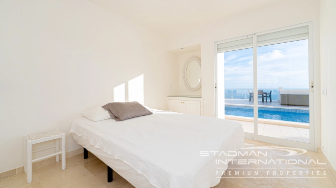 Spacious Family Villa with Guest Apartment and Stunning Sea View