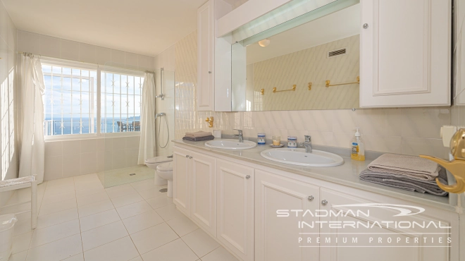 Spacious Family Villa with Guest Apartment and Stunning Sea View