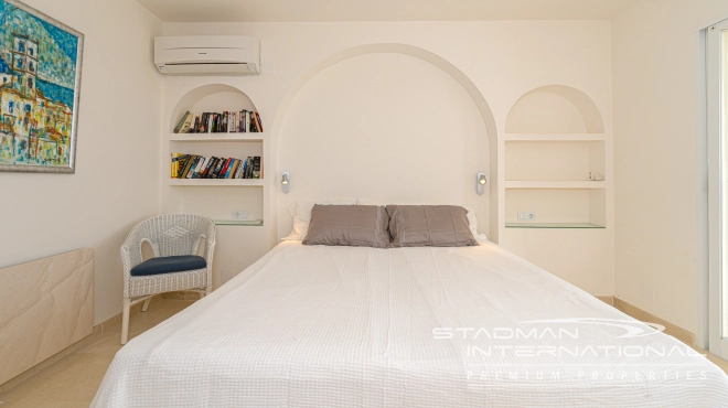 Spacious Family Villa with Guest Apartment and Stunning Sea View