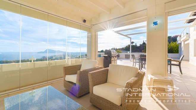 Spacious Family Villa with Guest Apartment and Stunning Sea View