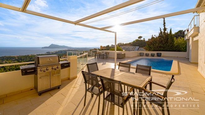 Spacious Family Villa with Guest Apartment and Stunning Sea View