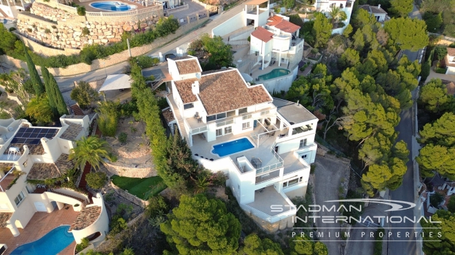 Spacious Family Villa with Guest Apartment and Stunning Sea View