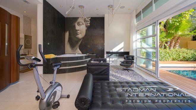 Spacious Luxury Villa with Stunning Sea Views in Altea Hills