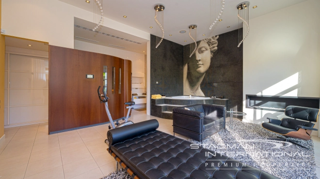 Spacious Luxury Villa with Stunning Sea Views in Altea Hills