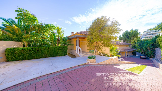 Spacious Luxury Villa with Stunning Sea Views in Altea Hills