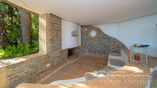 Spacious Luxury Villa with Stunning Sea Views in Altea Hills