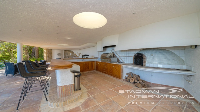 Spacious Luxury Villa with Stunning Sea Views in Altea Hills